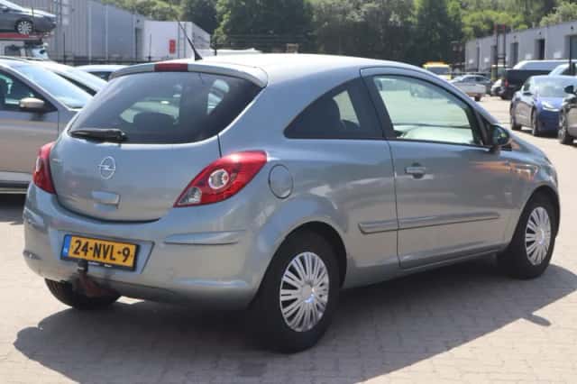 Opel Corsa (2010) thumbnail 3