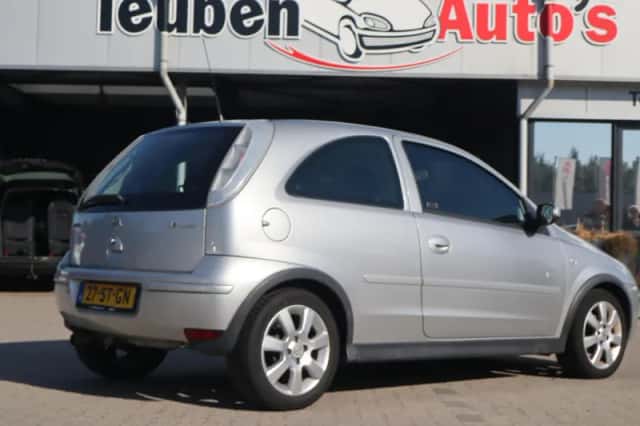 Opel Corsa (2006) thumbnail 3