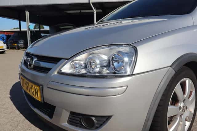 Opel Corsa (2006) thumbnail 4