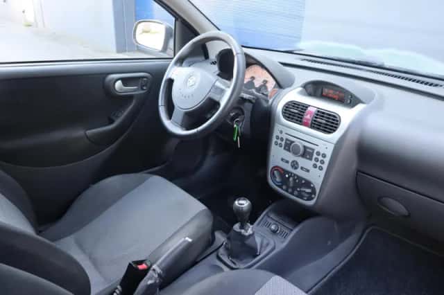 Opel Corsa (2006) thumbnail 6