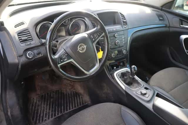 Opel Insignia (2012) thumbnail 3