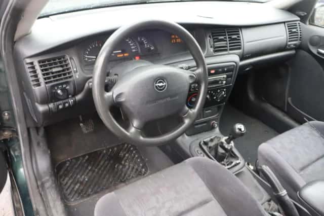 Opel Vectra (2000) thumbnail 3
