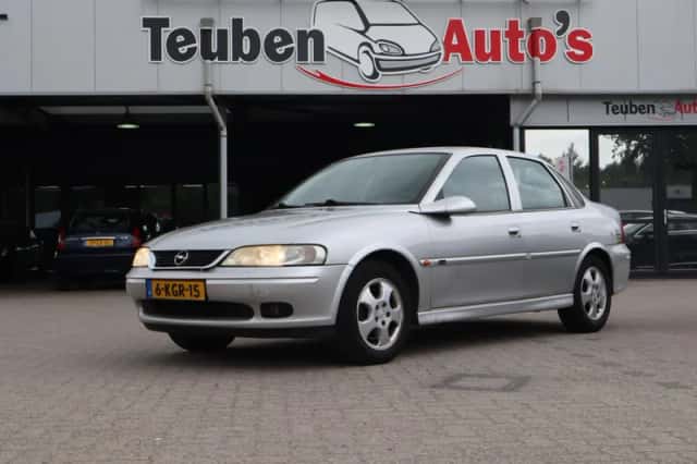 Opel Vectra (2000) thumbnail 2