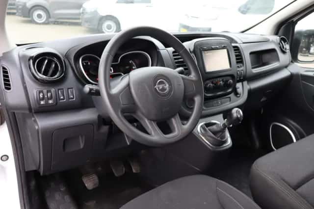 Opel Vivaro (2017) thumbnail 3