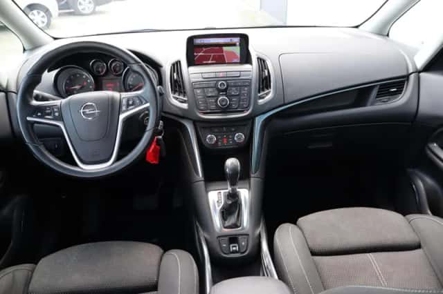 Opel Zafira (2012) thumbnail 3