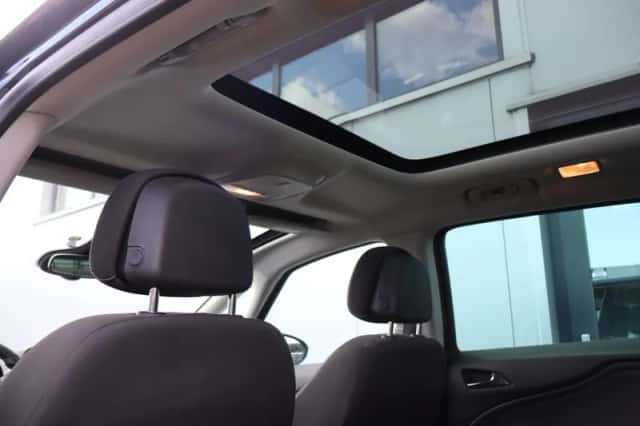 Opel Zafira (2012) thumbnail 4