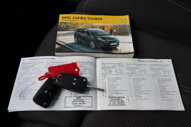 Opel Zafira (2012) thumbnail 4