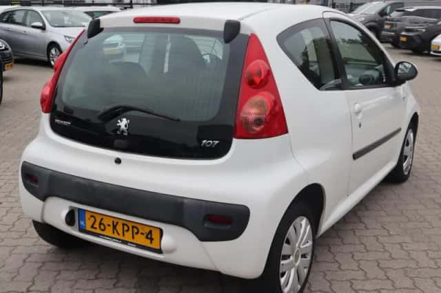 Peugeot 107 (2010) thumbnail 5