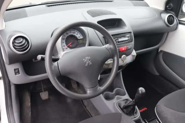 Peugeot 107 (2010) thumbnail 6