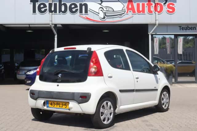 Peugeot 107 (2011) thumbnail 3