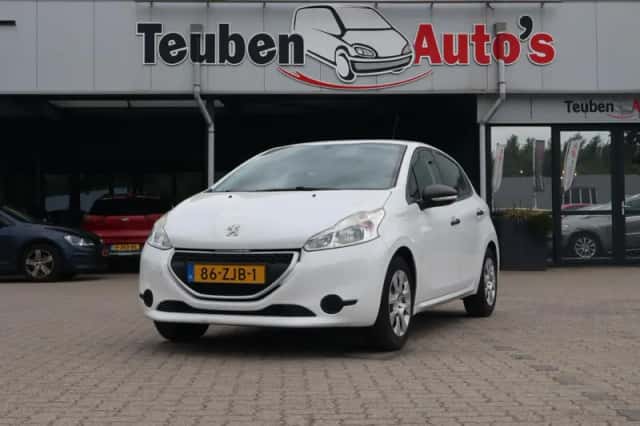 Peugeot 208 (2012) thumbnail 2