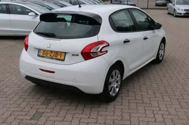 Peugeot 208 (2012) thumbnail 6