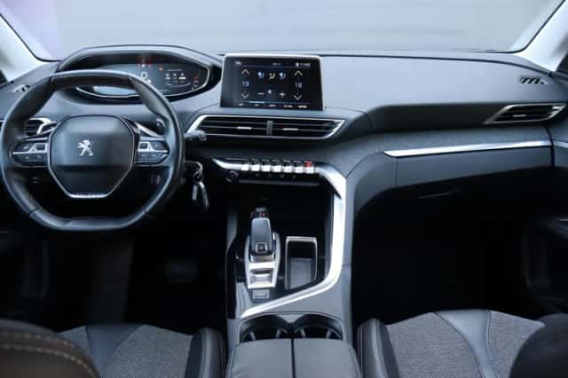Peugeot 3008 (2017) thumbnail 4
