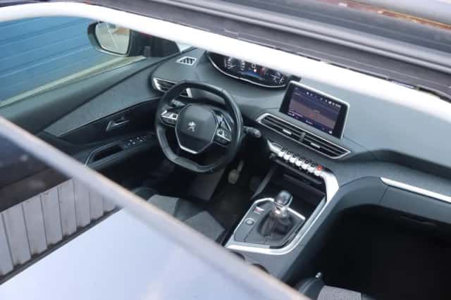 Peugeot 3008 (2019) thumbnail 4