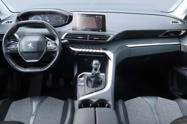 Peugeot 3008 (2019) thumbnail 5