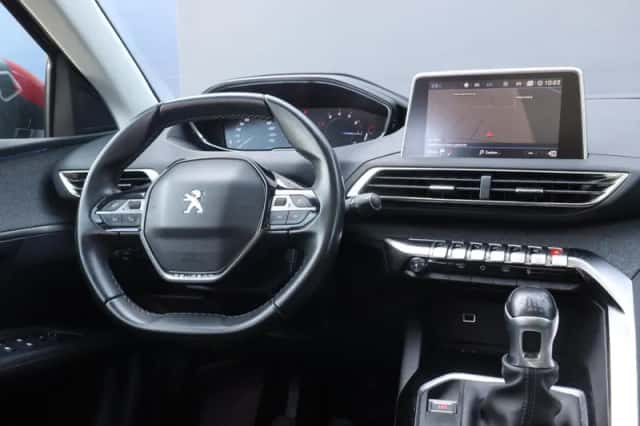 Peugeot 3008 (2019) thumbnail 6