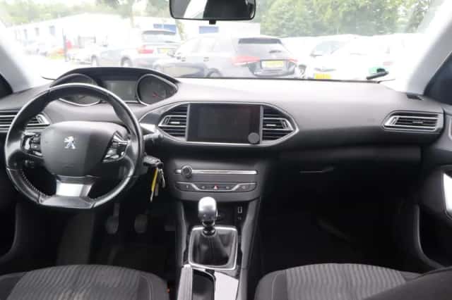 Peugeot 308 (2014) thumbnail 4