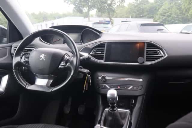 Peugeot 308 (2014) thumbnail 5