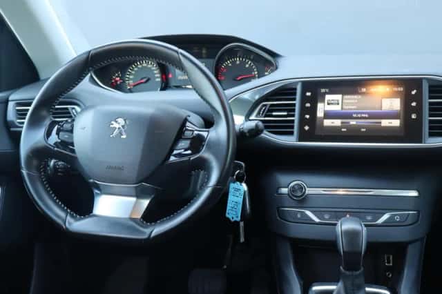 Peugeot 308 (2016) thumbnail 5