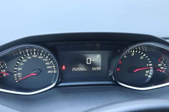 Peugeot 308 (2016) thumbnail 6