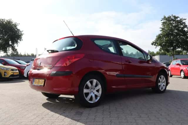 Peugeot 308 (2008) thumbnail 3