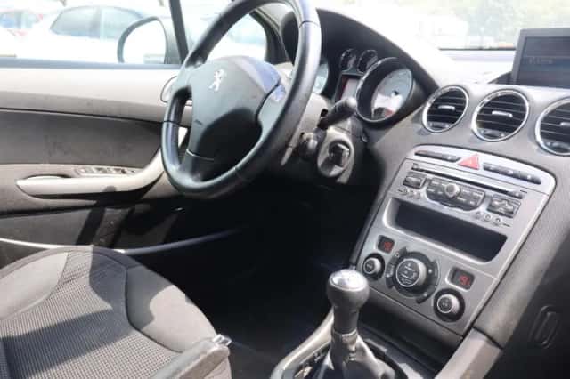 Peugeot 308 (2011) thumbnail 4