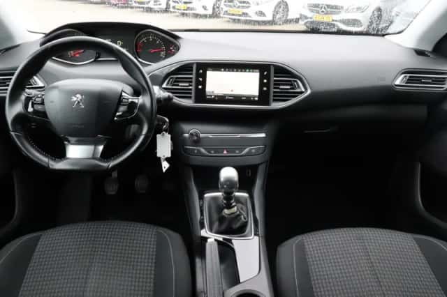 Peugeot 308 (2017) thumbnail 4