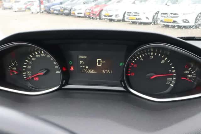 Peugeot 308 (2017) thumbnail 5
