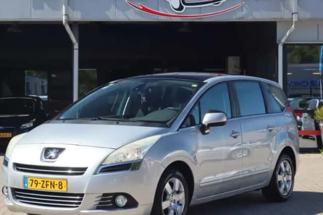 Peugeot 5008 (2011) thumbnail 1