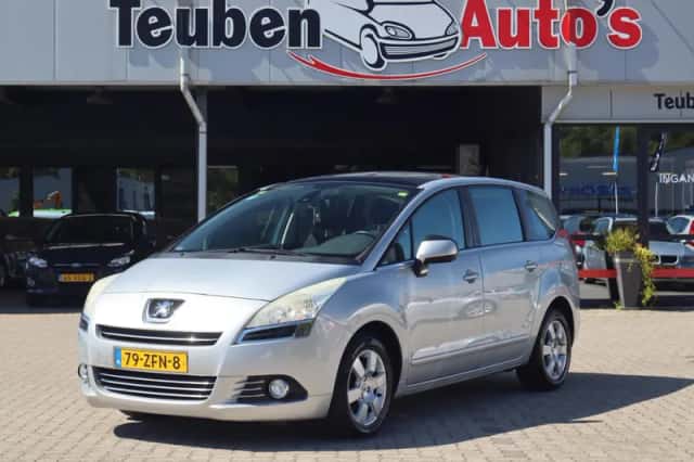 Peugeot 5008 (2011) thumbnail 2