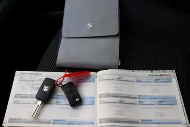 Peugeot 5008 (2012) thumbnail 4