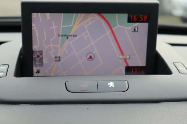 Peugeot 5008 (2012) thumbnail 5
