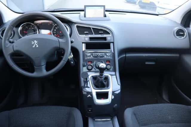 Peugeot 5008 (2014) thumbnail 3
