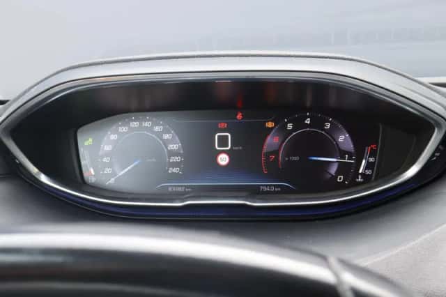 Peugeot 5008 (2019) thumbnail 5