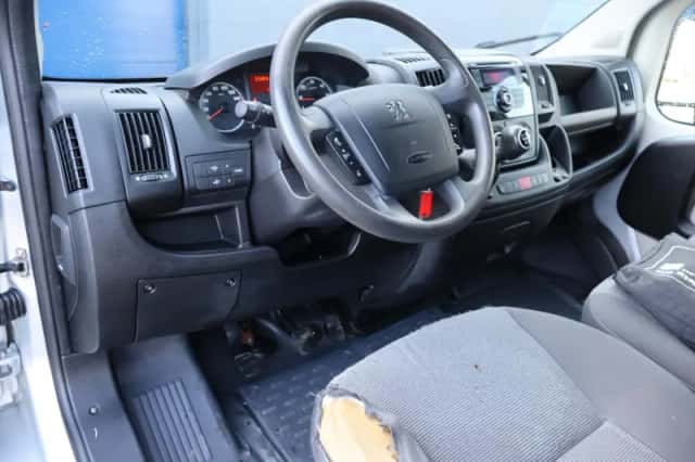 Peugeot Boxer (2012) thumbnail 2