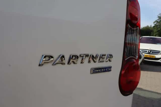 Peugeot Partner (2016) thumbnail 3