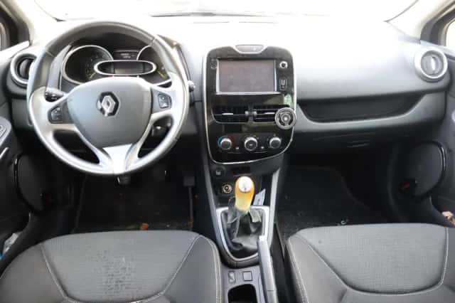 Renault Clio (2015) thumbnail 3