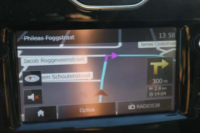 Renault Clio (2015) thumbnail 4