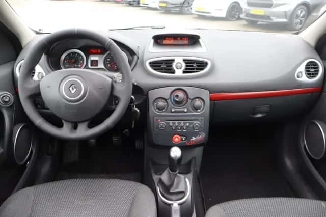 Renault Clio (2008) thumbnail 3