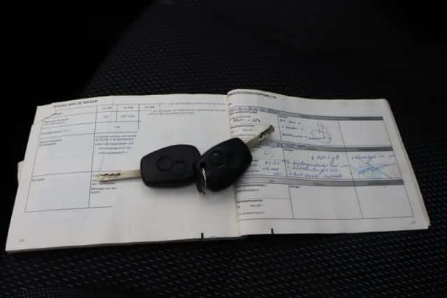 Renault Clio (2008) thumbnail 4