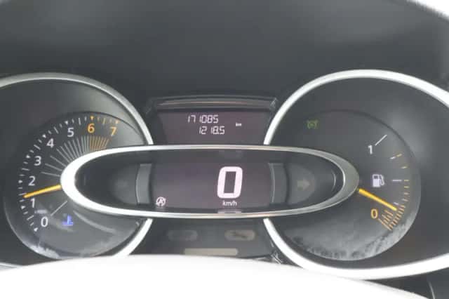 Renault Clio (2015) thumbnail 5