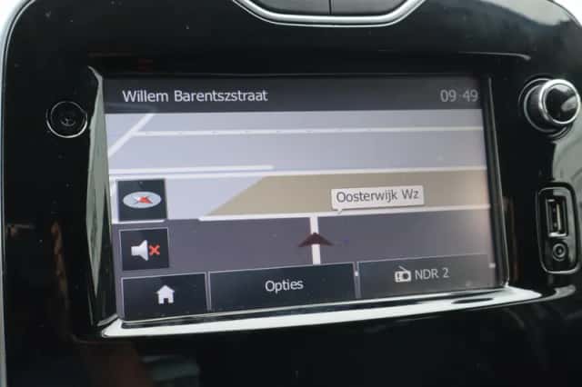 Renault Clio (2015) thumbnail 6
