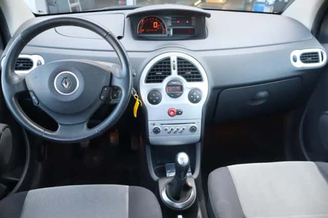 Renault Modus (2006) thumbnail 3