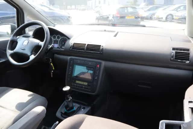 SEAT Alhambra (2006) thumbnail 4