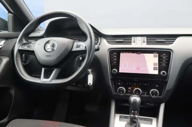 Škoda Octavia (2019) thumbnail 5