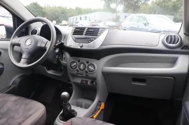 Suzuki Alto (2011) thumbnail 4