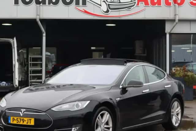 Tesla Model S (2014) thumbnail 1