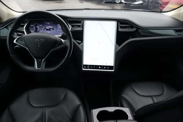 Tesla Model S (2014) thumbnail 3