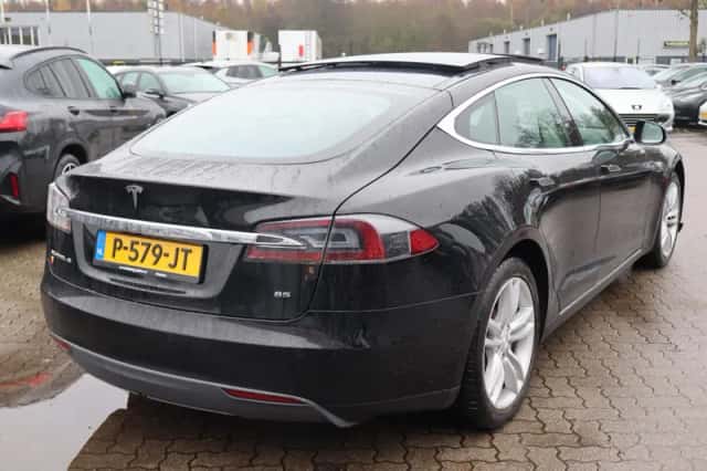 Tesla Model S (2014) thumbnail 6