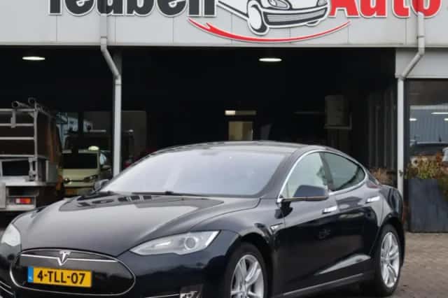 Tesla Model S (2014) thumbnail 1